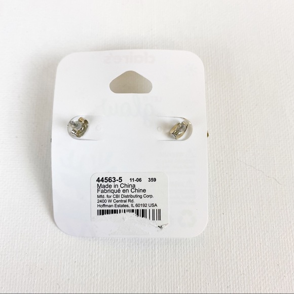 💕Claire’s Christmas Earrings Bow Studs - Picture 2 of 2